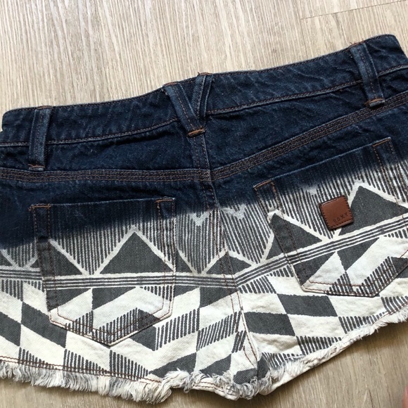 Unique Roxy Patterned Shorts, Blue denim - Picture 4 of 5
